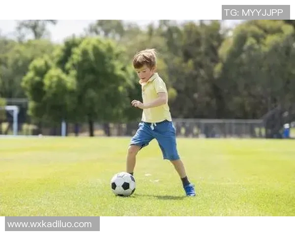 足球明星子女帅气风采大揭秘他们的童年瞬间令人惊艳